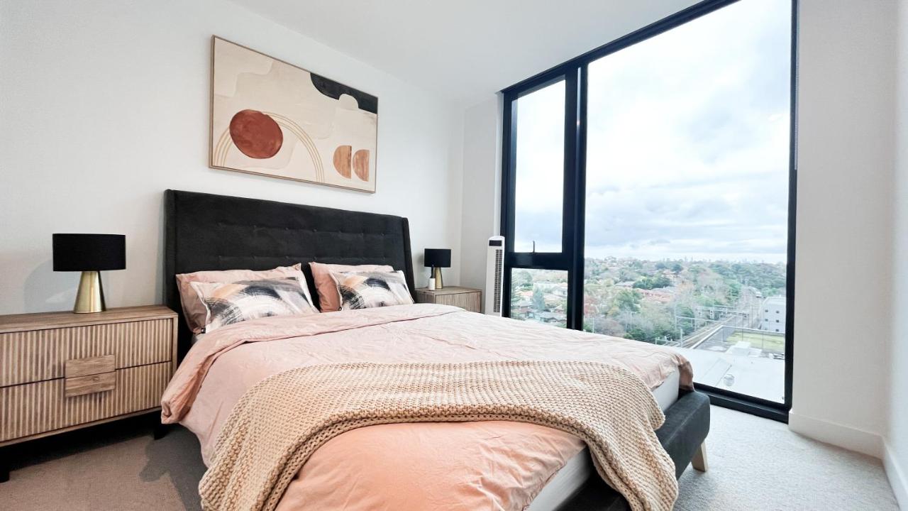 B&B Box Hill - Apartment next to public station, BoxHill Central, 2 Bedrooms, free parking and wifi - Bed and Breakfast Box Hill