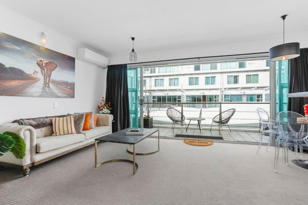 B&B Auckland - Funky One Bedroom Apartment on Princes Wharf - Bed and Breakfast Auckland