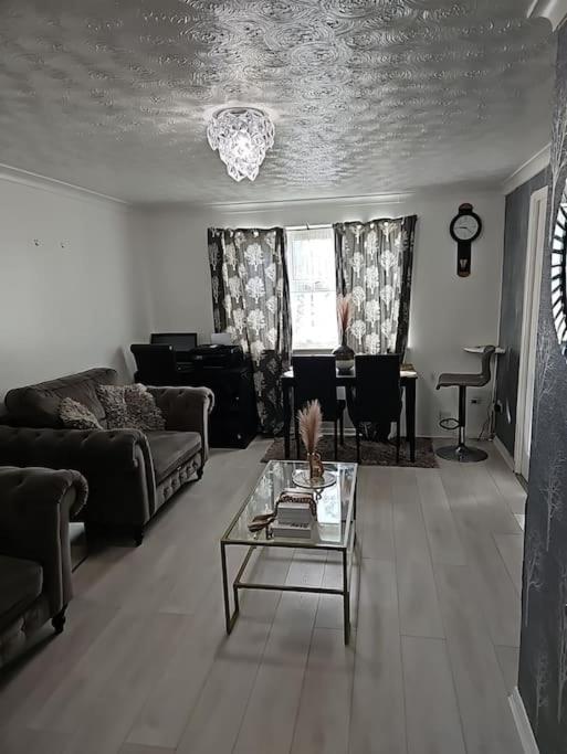 Spacious two bedrooms - B&B