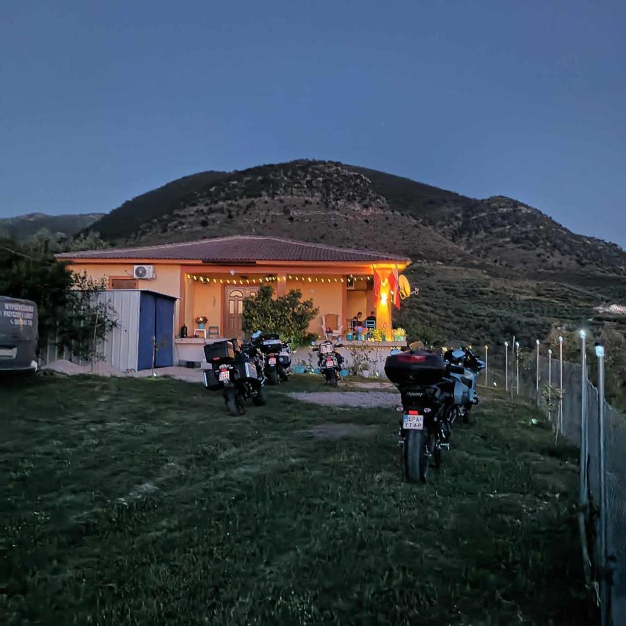 Pablo's Moto Inn - Bed and Breakfast Navaricë