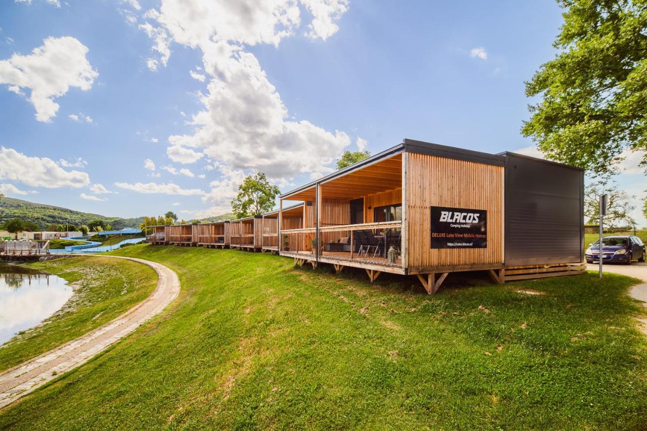 DELUXE Lake View Mobile Homes with Thermal Riviera Tickets - Chambres d’hôtes