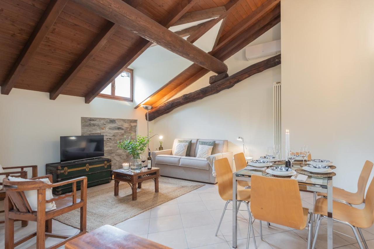 Plinio 10 by Rent All Como - B&B