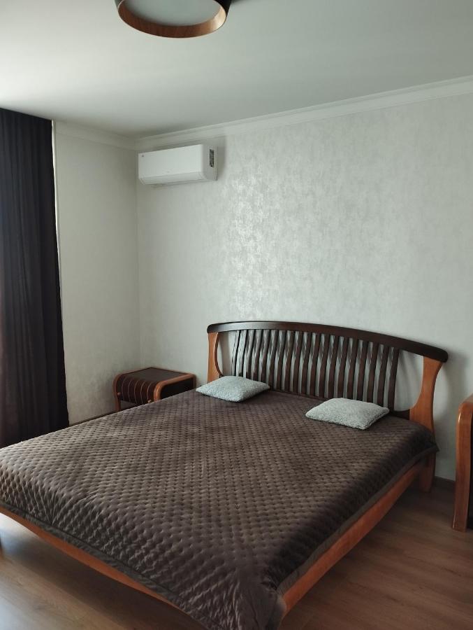 VIP квартира ЖК Київ Скай Рівненська, 4 - B&B