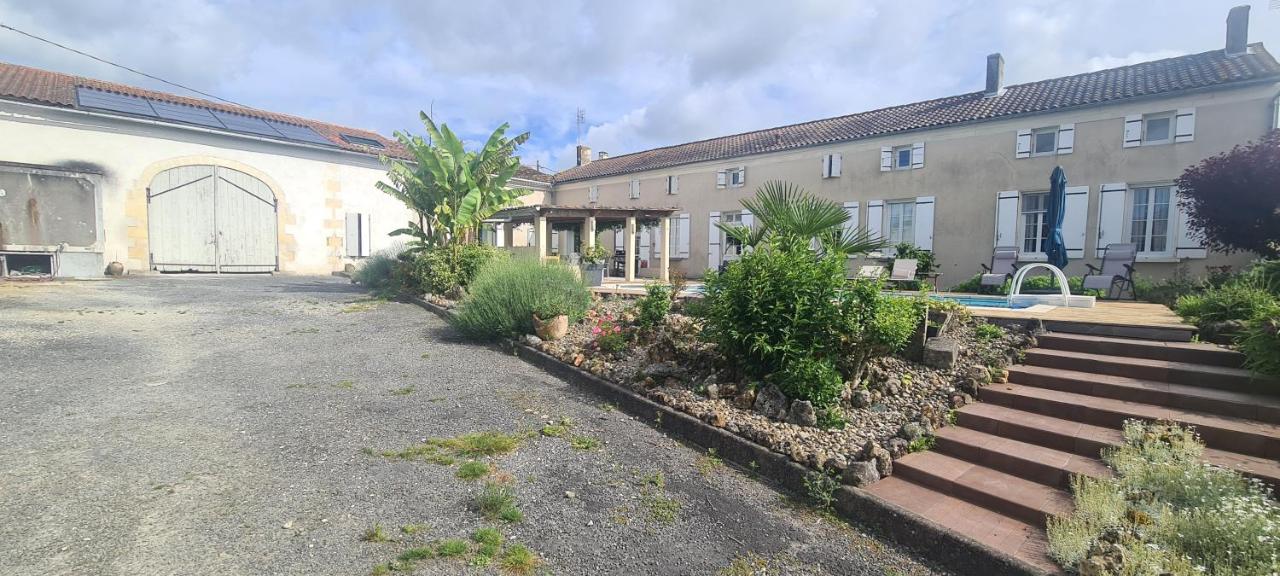 Gîtes de 2 à 11 personnes au Domaine d'USSON - B&B