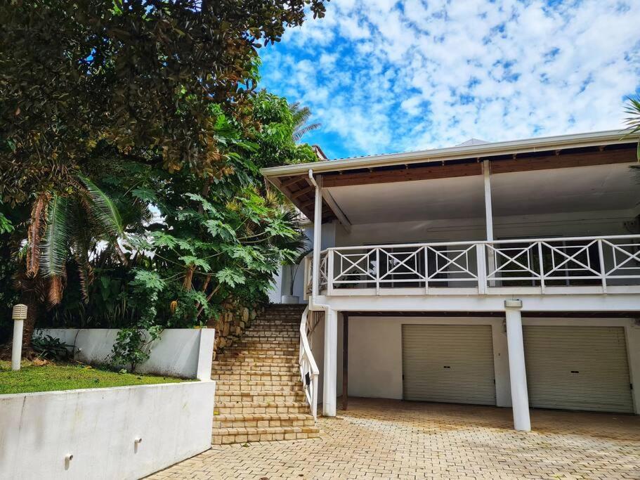 Spacious 4 Bedroom Beach House with Pool - B&B