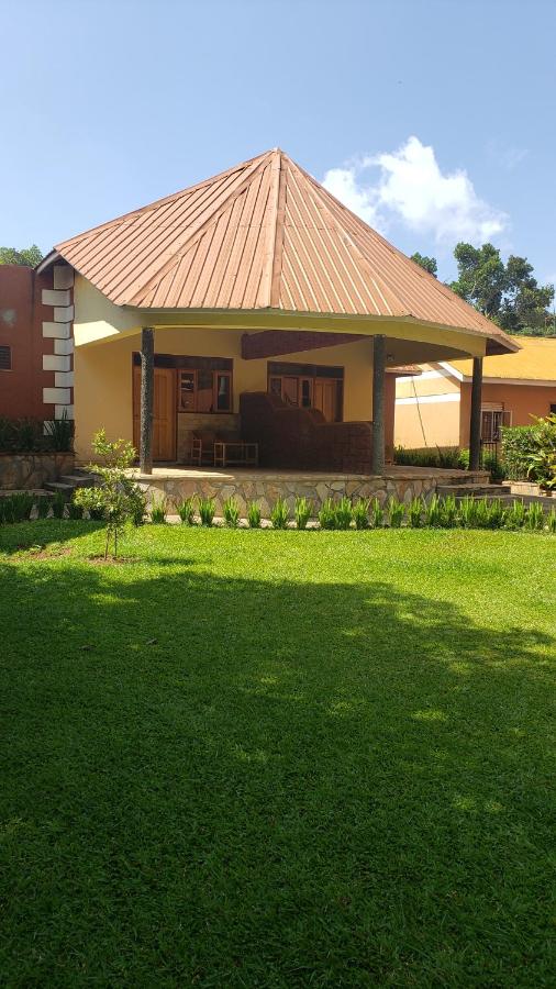 Secrets Guest House Entebbe - Bed and Breakfast