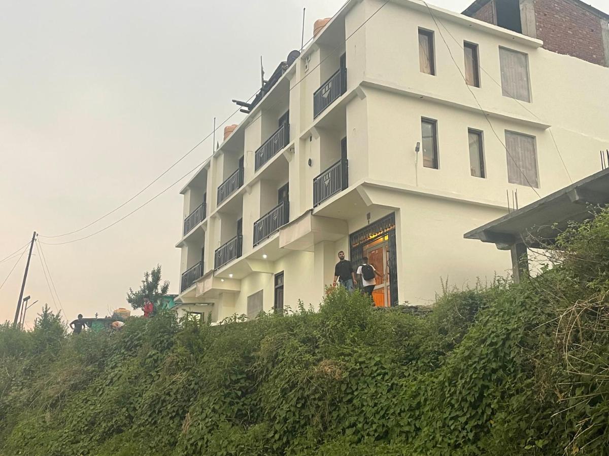 Hotel Diwan Sachpass Himalayan Brothers - Bed and Breakfast Tisa