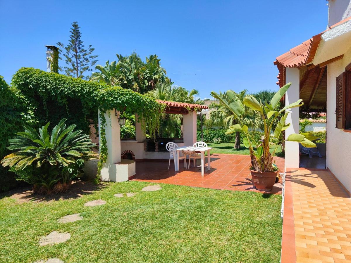 Villa Alfonsa, Fontane Bianche, Siracusa, PRIVATE POOL, 10min from the beach - B&B Fontane Bianche