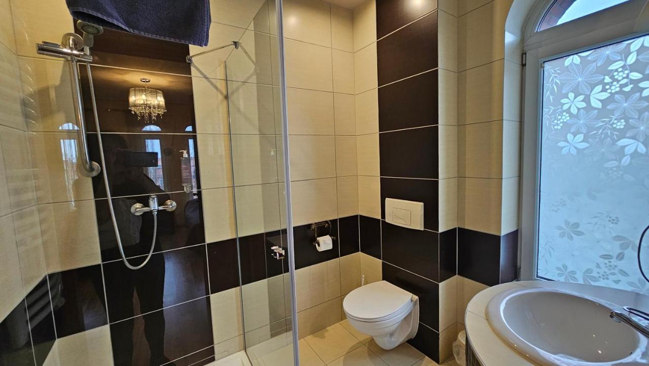 Grote Kamer met 2 Bedden