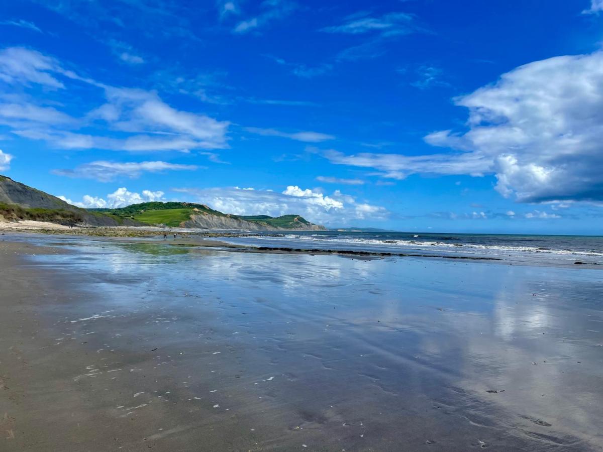 Stunning Charmouth Property with Bay views! - B&B