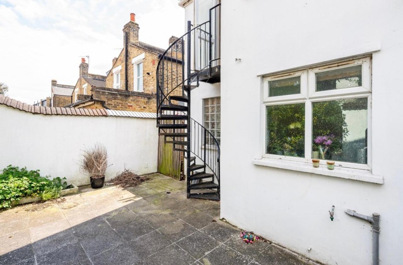 Lovely 3-bed 20 minutes to Central London - Chambres d’hôtes