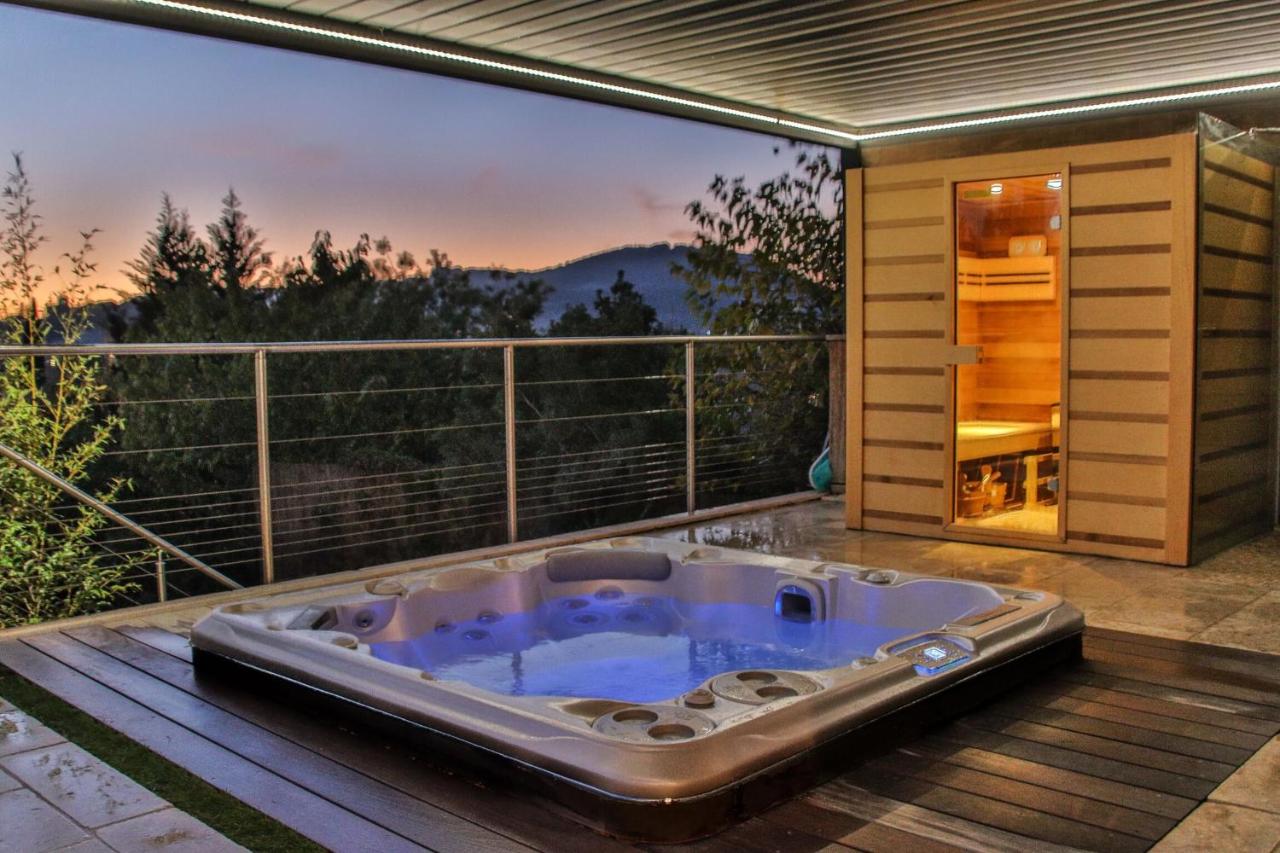 Villa d'exception au Beausset avec piscine chauffée - Bed and Breakfast