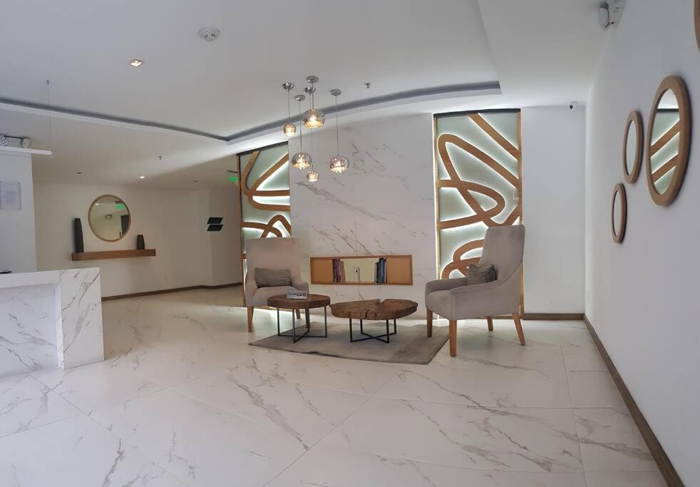 Modern Suite, excellent location! - B&B