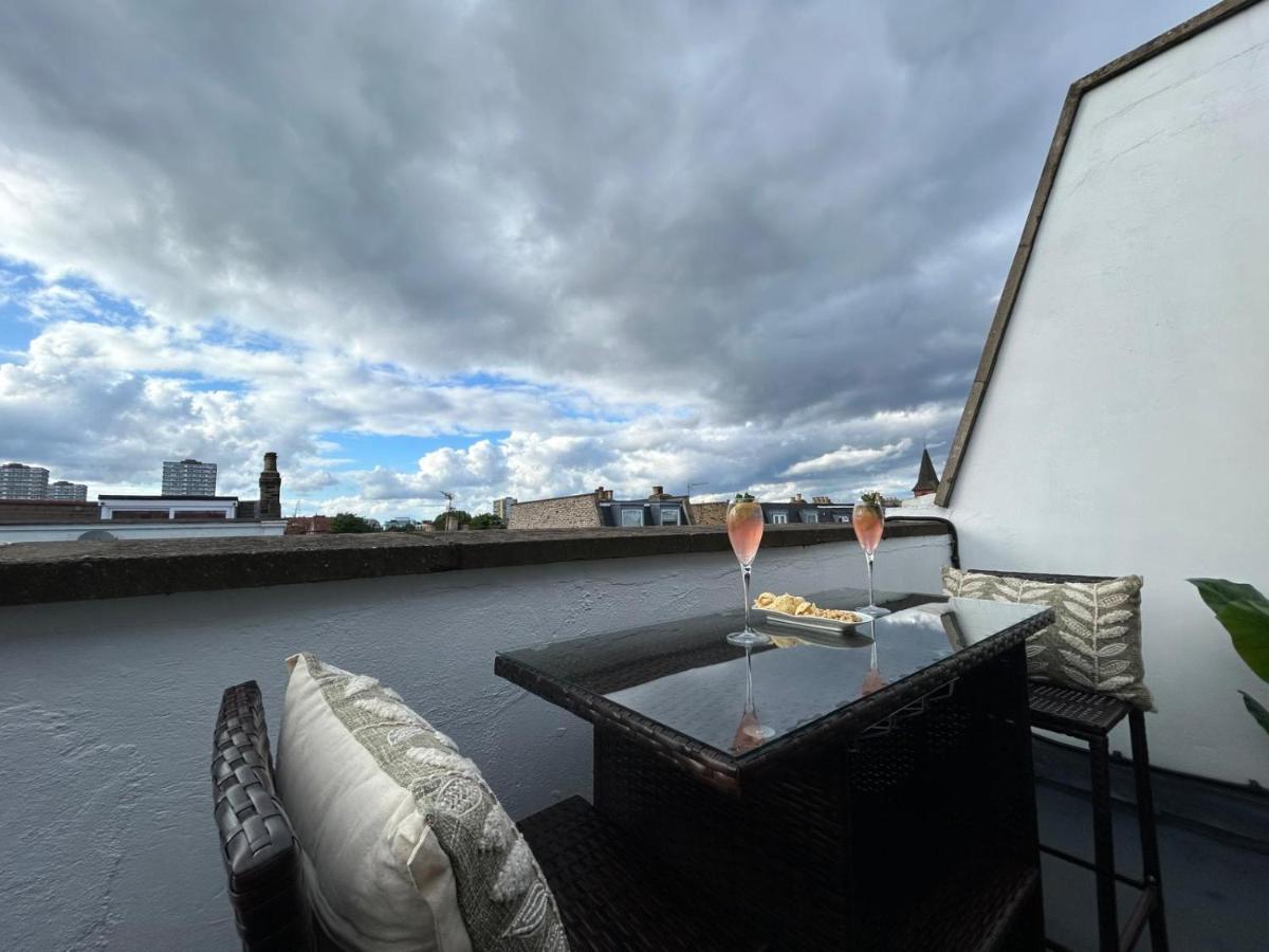 Battersea 2-Bedroom Top-Floor Apartment with Cozy Balcony - Ferienwohnung London