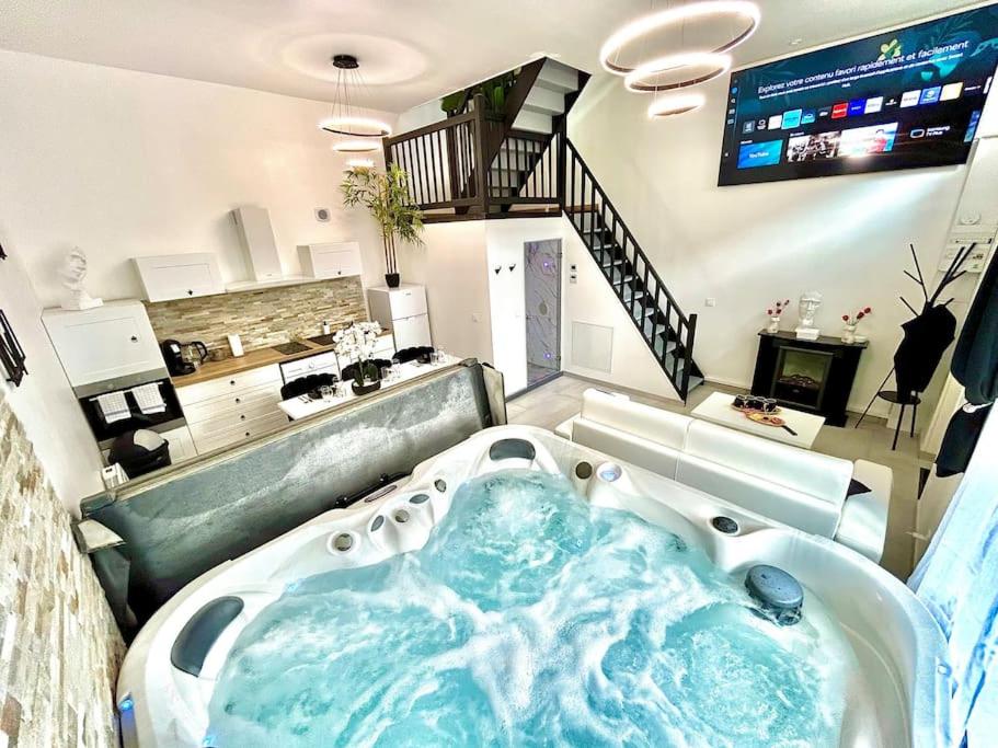 loft des désirs hammam, jacuzzi - B&B
