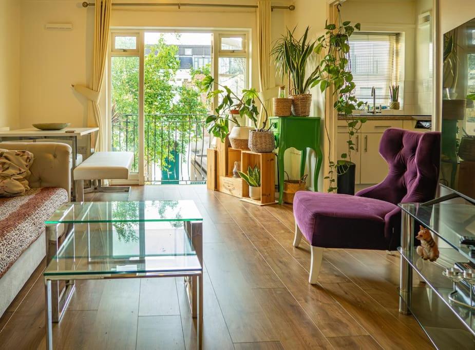 Adorable Hackney Flat with Balcony - B&B