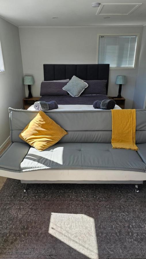 Self contained studio apartment close to Mission Estate - B&B