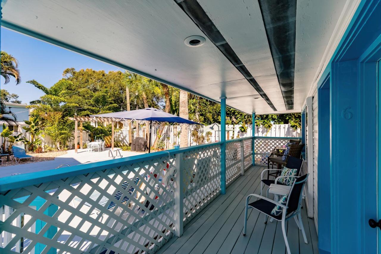 Apartment with Pool View