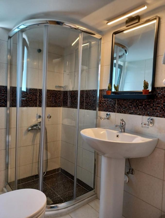 Deluxe One-Bedroom Apartment with Garden View
