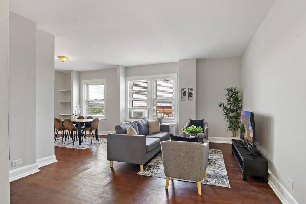 Sleek & Spacious 3BR Apartment - Hyde Park 1004 - B&B