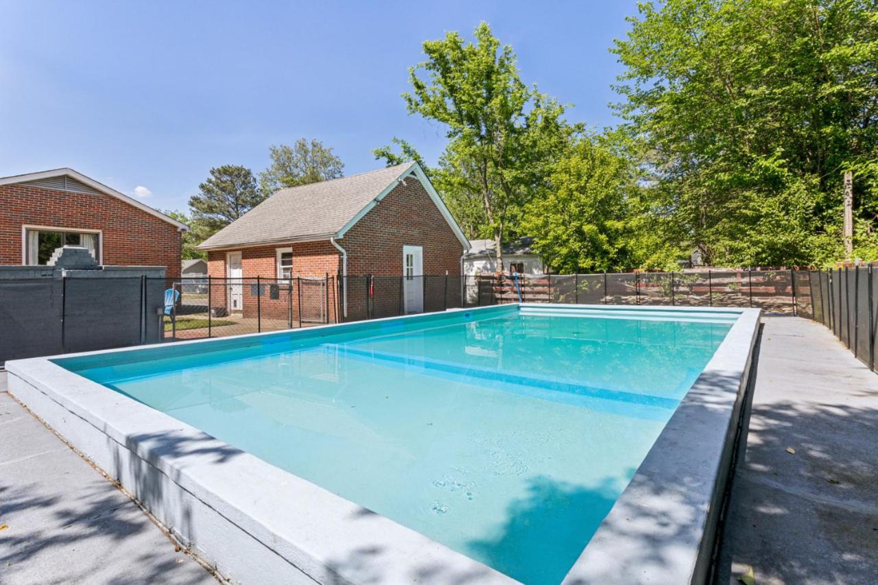 Coastal Retreat at Coliseum - Pool - Bonus Rm and Gazebo - B&B