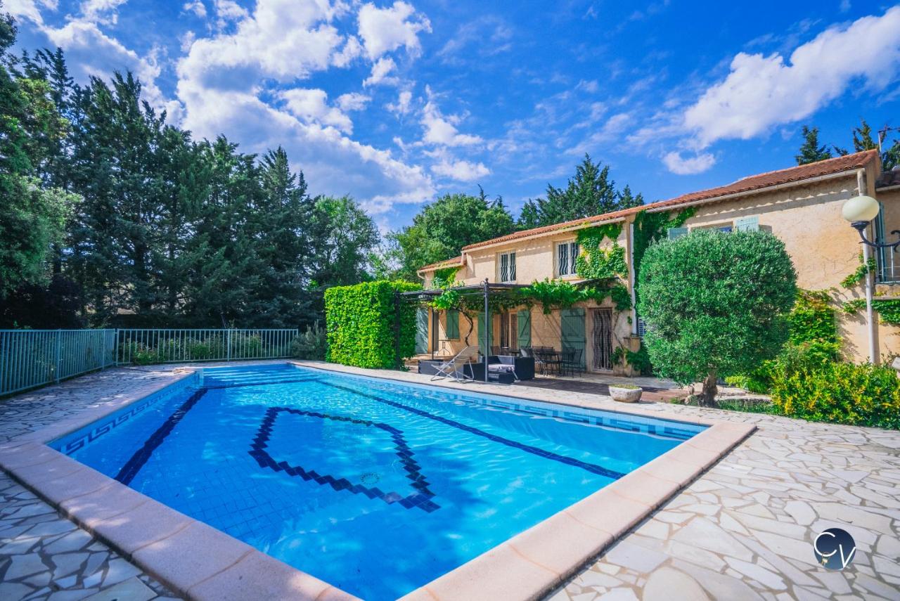Magnifique villa provençale avec piscine et jardin - Bed and Breakfast