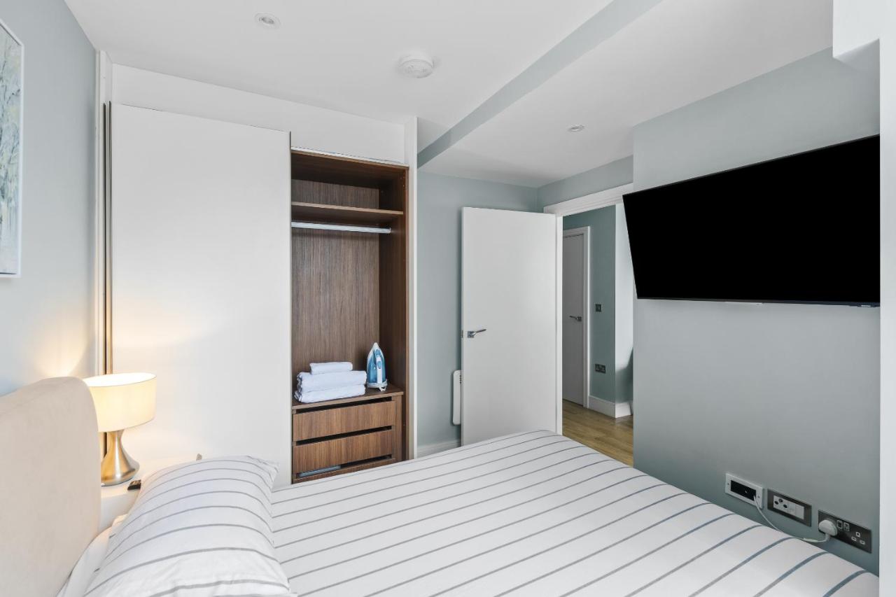 Luxurious One Bedroom Apartment in Bond Street - Bed and Breakfast