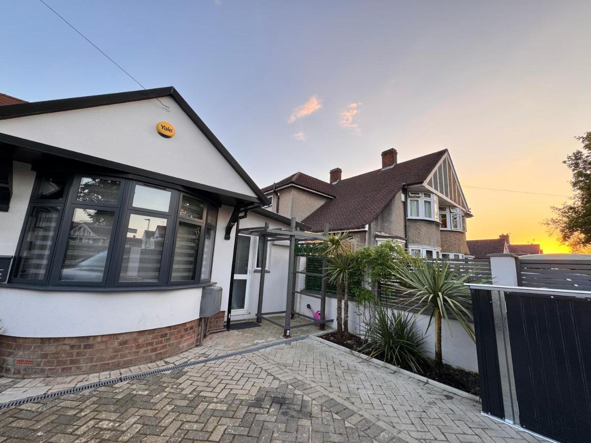 Modern One Bedroom Flat in Twickenham for Business Travelers - Bed and Breakfast