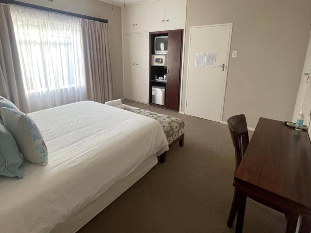 Comfort Queen Room