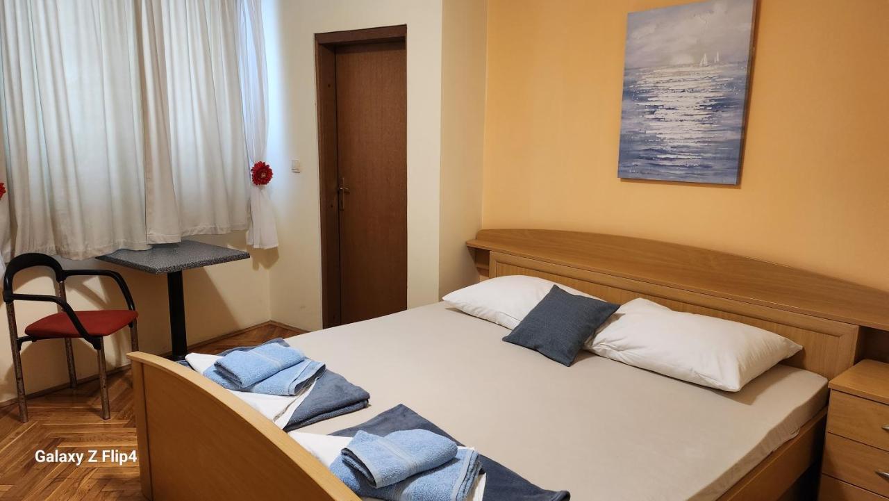 Chambre Double Deluxe (1 Adulte + 2 Enfants)
