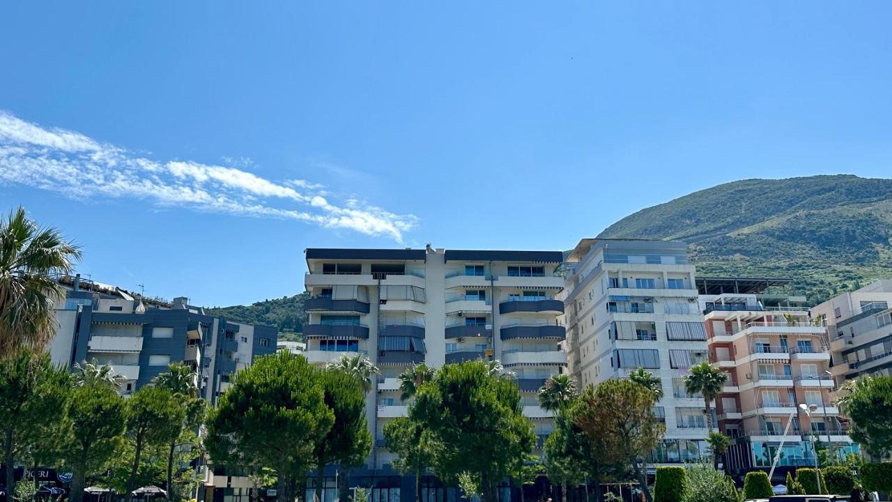 Luxury Sea View Apartment - Bed and Breakfast Vlorë