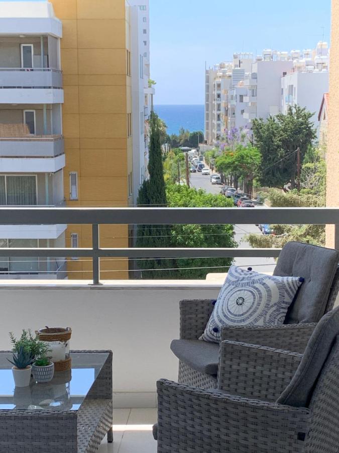 B&B Limassol - Shiny Blue Apartment - Bed and Breakfast Limassol