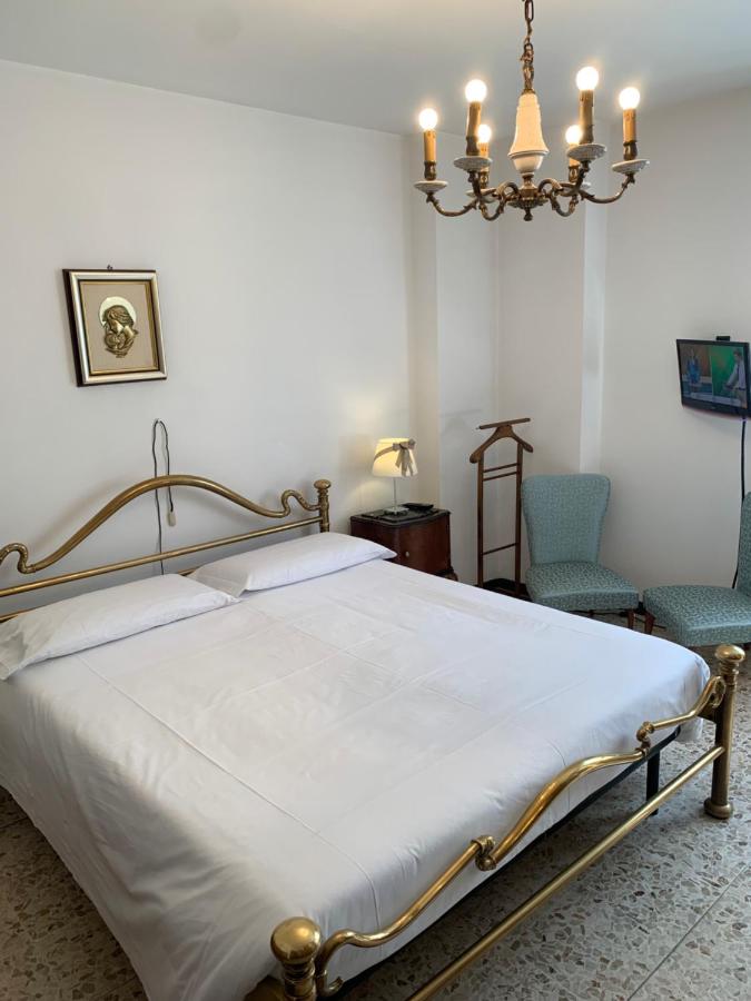 Doppelzimmer mit Gartenblick und eigenem Bad