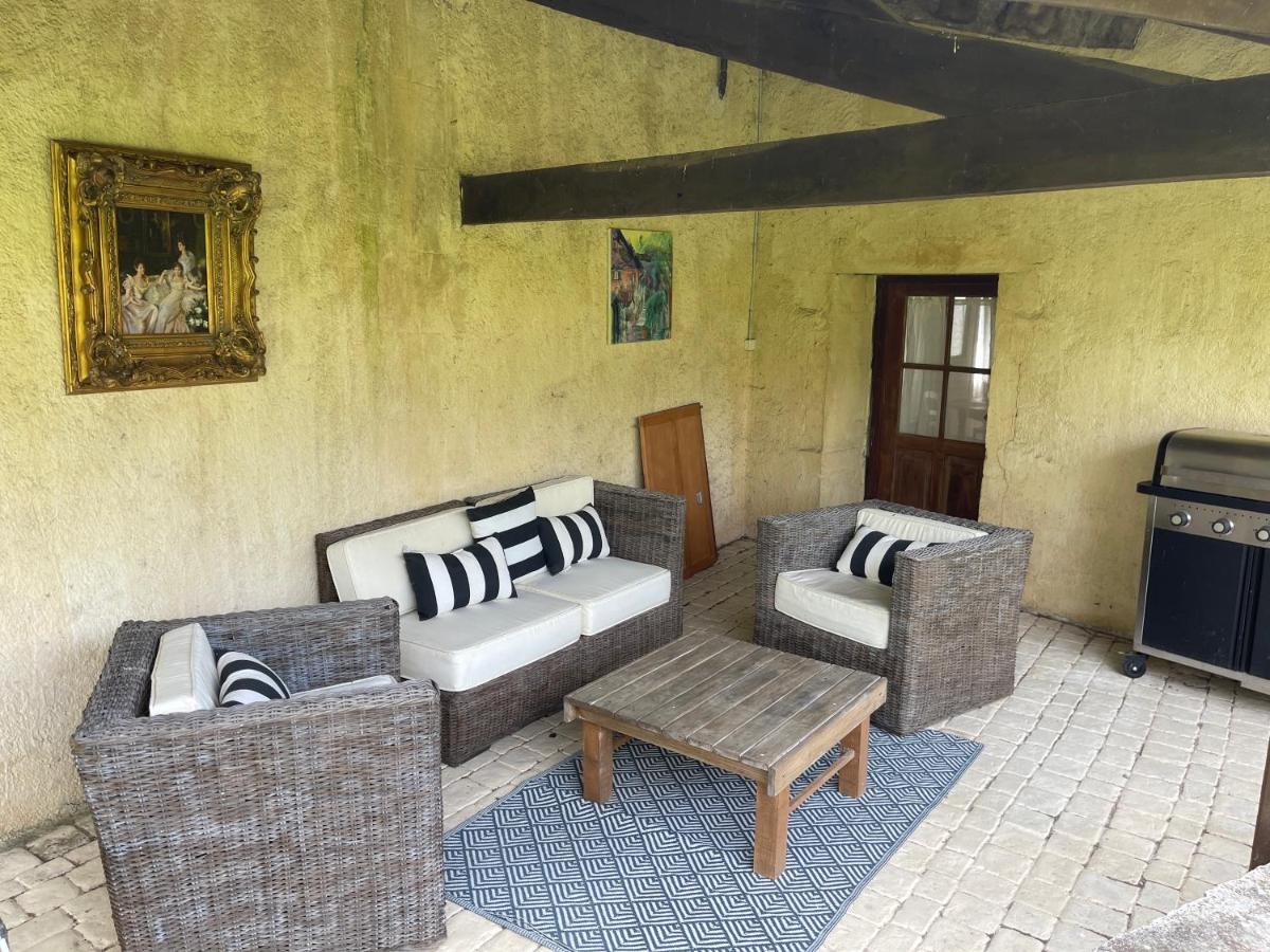 Beautiful One Bedroom Cottage Near Jonzac - Chambres d’hôtes