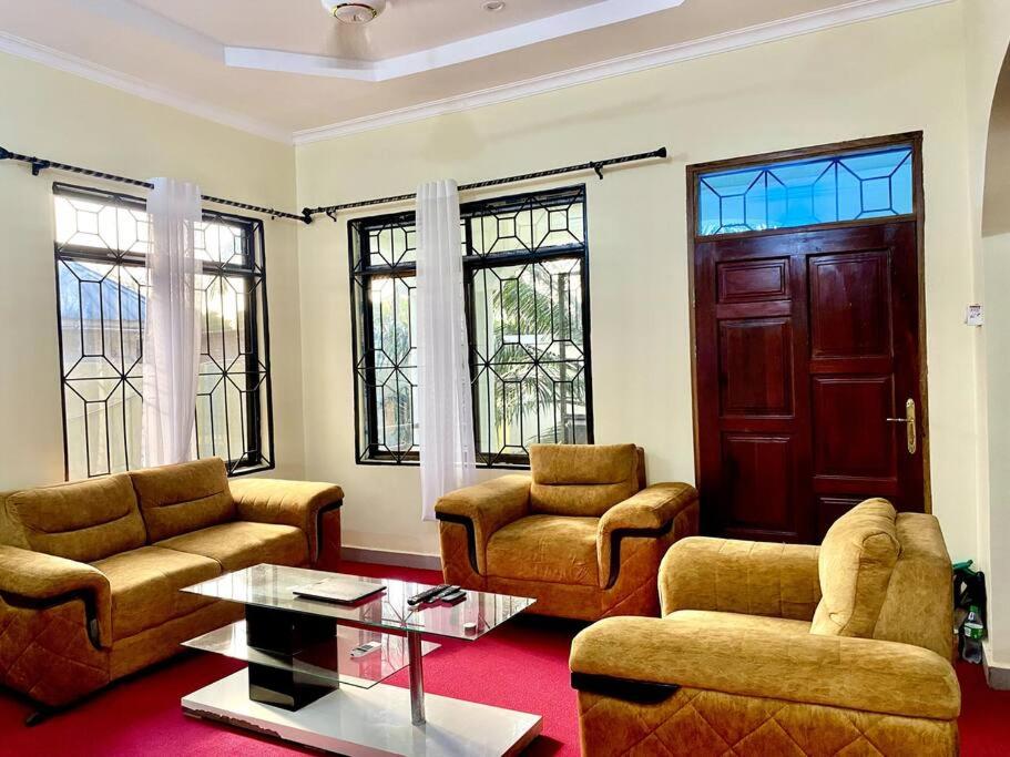 Beautiful Family & Friendly House in Kinyerezi - B&B