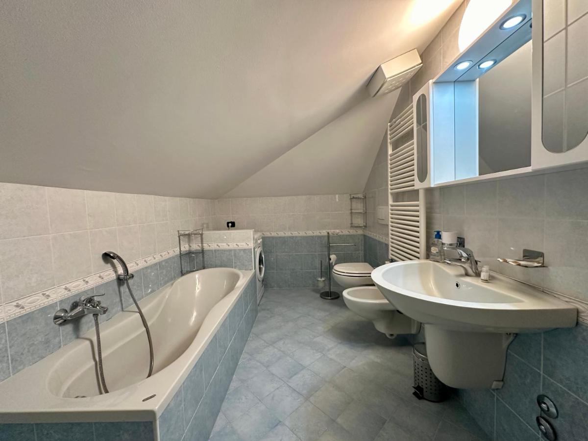 Attico Inn - Piazza Centrale - Finalborgo - B&B