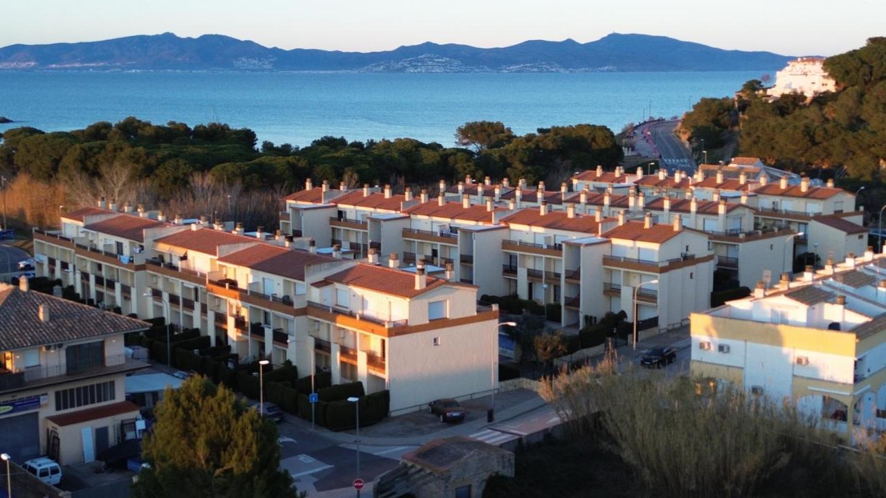 Apartment with air conditioning and communal pool - B&B