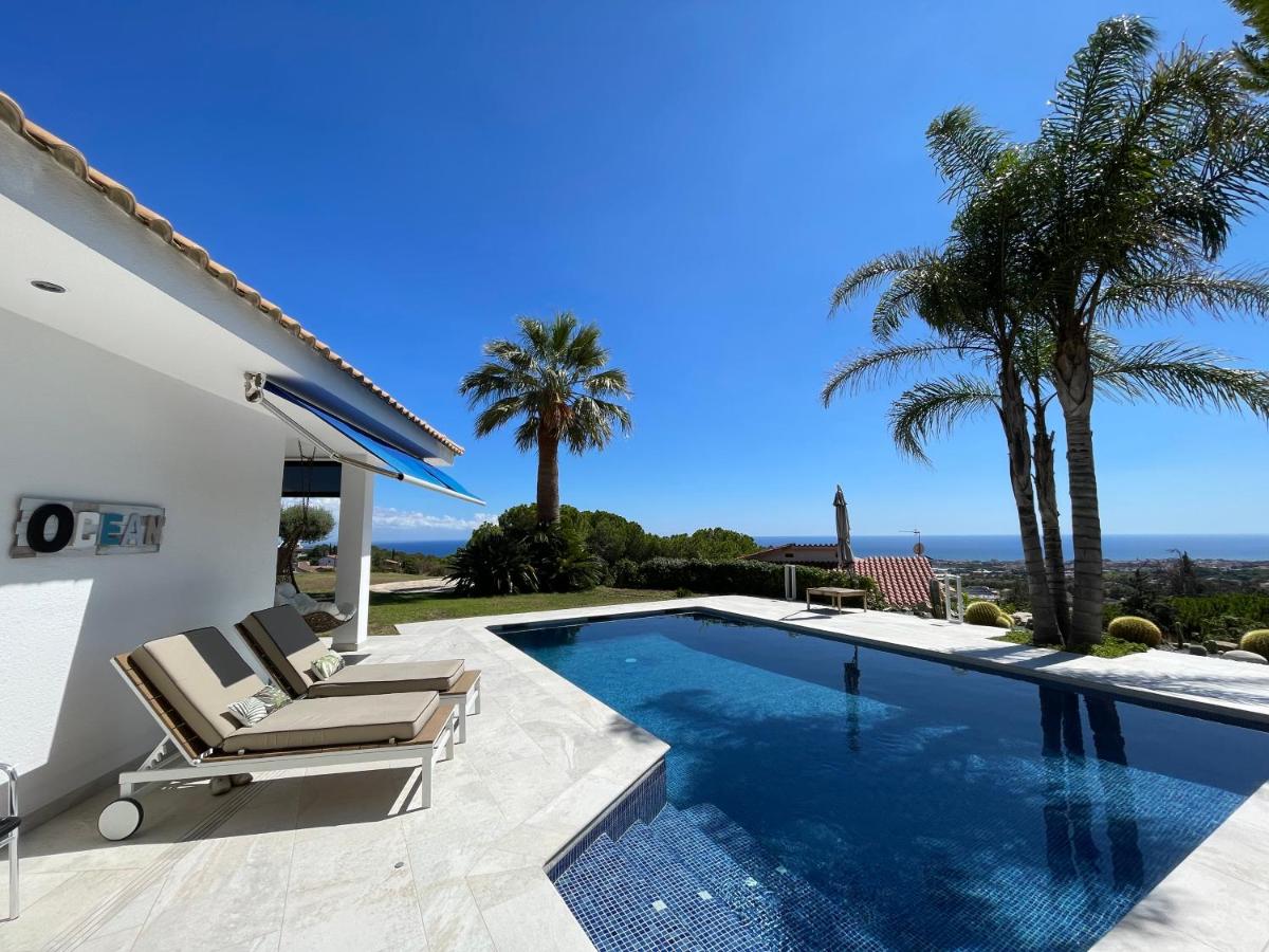 B&B Vilassar de Dalt - Palm Maresme - Suite with bathroom and living-room and terrasse with ocean views in a private villa - Bed and Breakfast Vilassar de Dalt