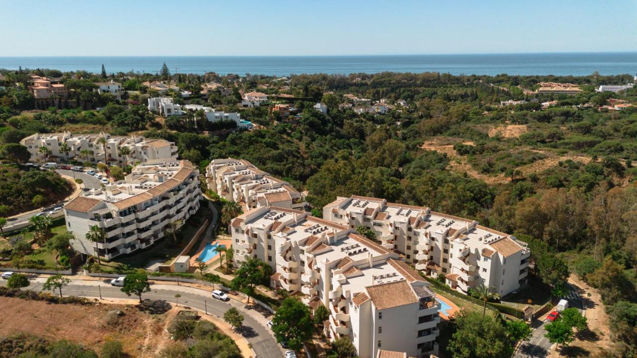 Holiday apartment with private terrace, just 10 minutes by car from Elviria Beach, Marbella - Bed and Breakfast Marbella