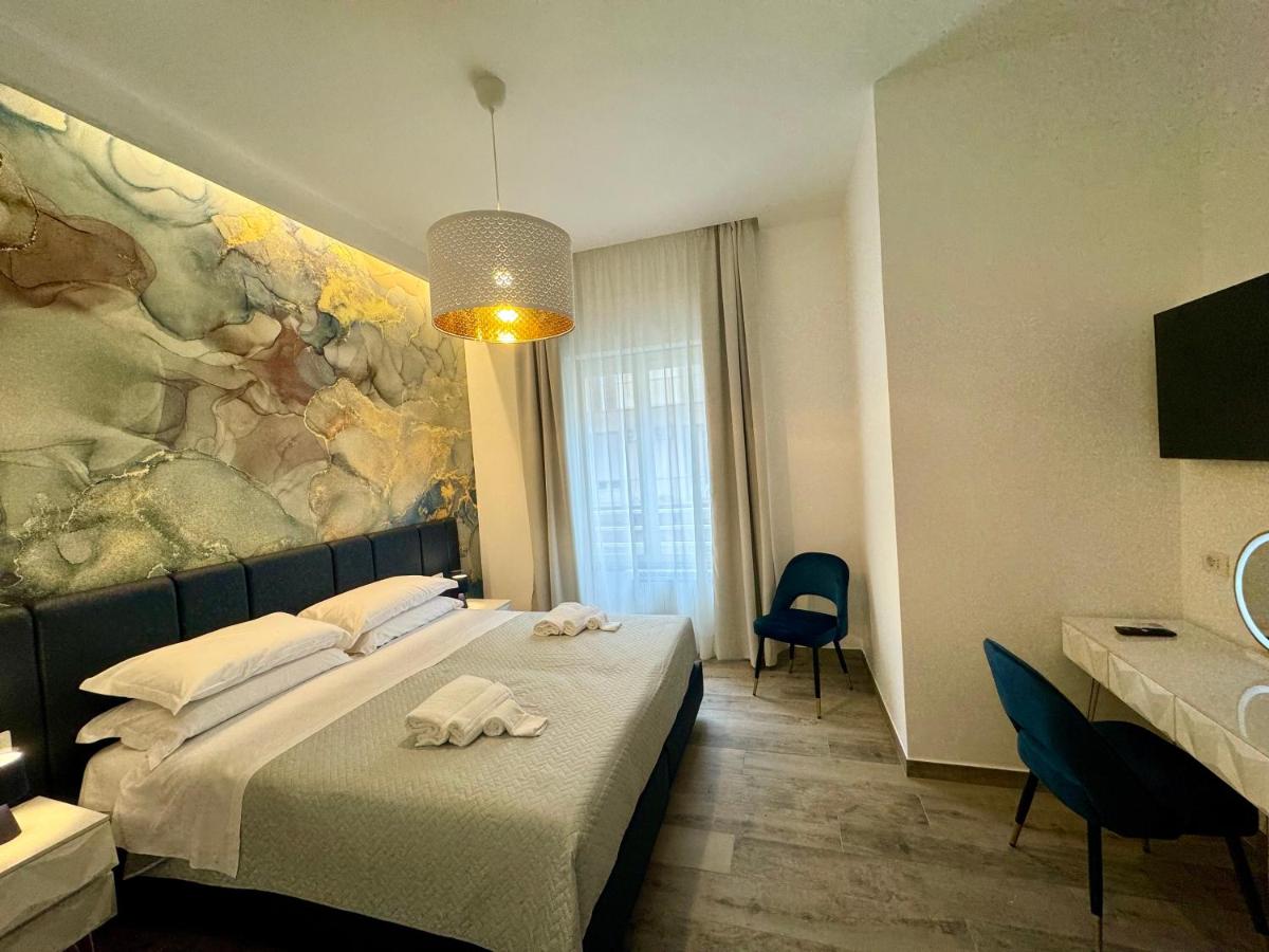 Deluxe Double or Twin Room with City View