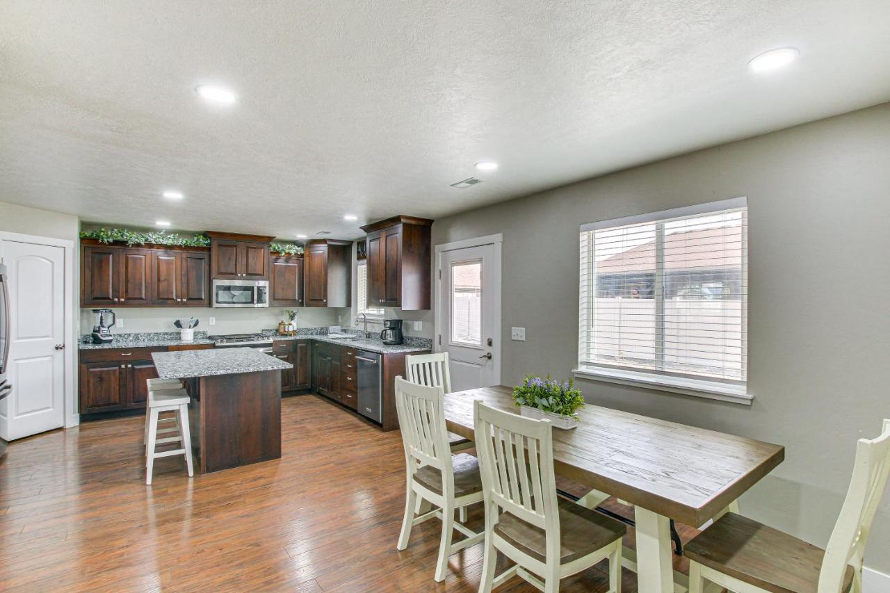 Utah Retreat w/ Patio, Gas Grill & Mountain Views! - Chambres d'hôtes Logan