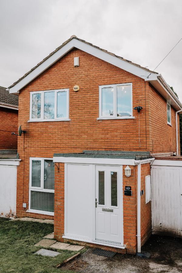 Homely, City close by, Fast WiFi Contractors Family, Garden - B&B