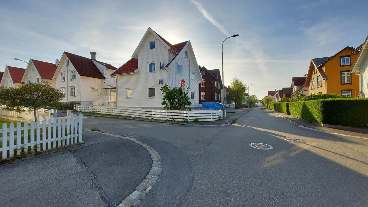 Central modern Lyse Fjord apartment - Bed and Breakfast