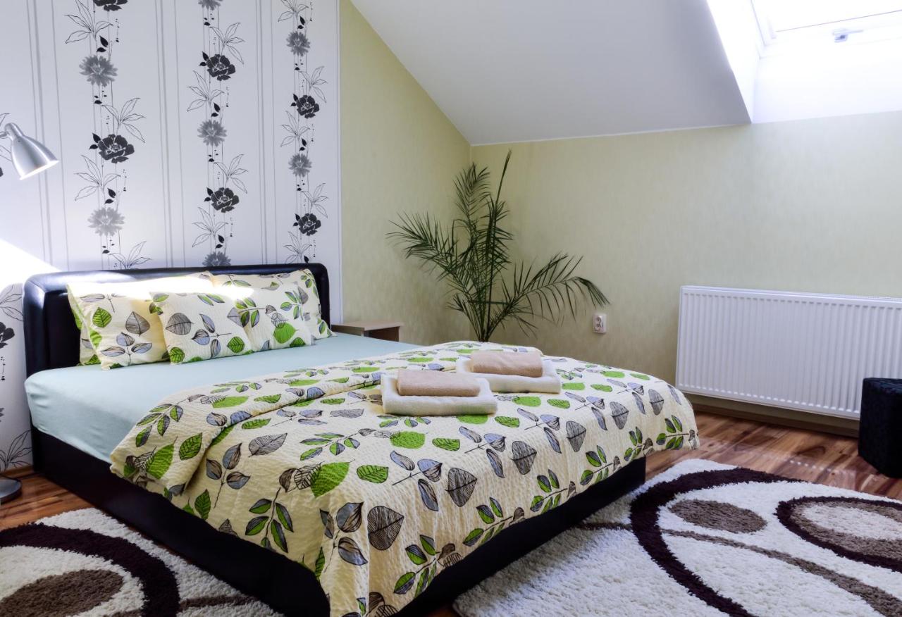 Two-Bedroom Upstairs Apartment with Garden View