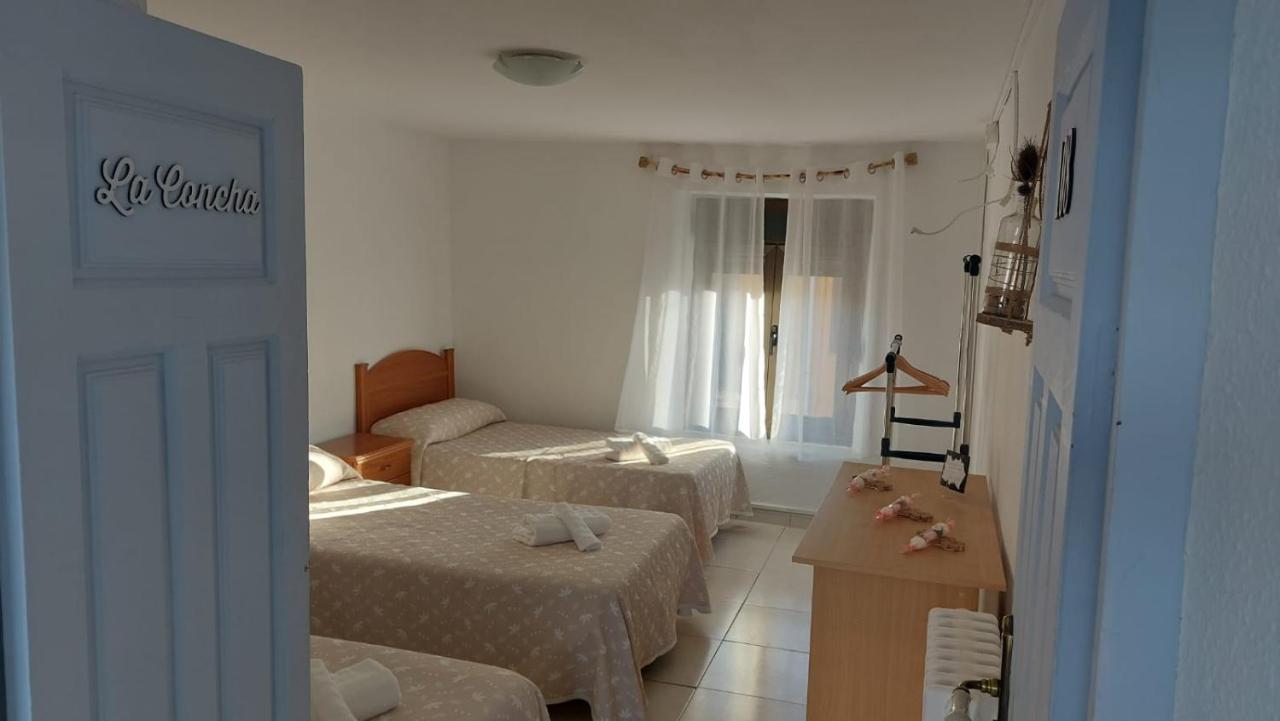 Basic Triple Room with Shared Bathroom