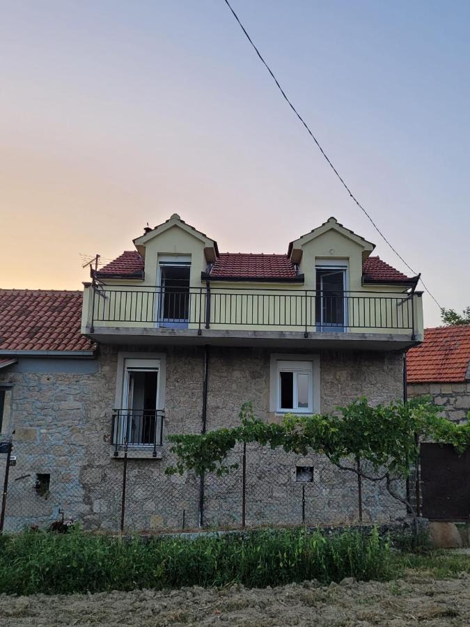 Mara village house - Ferienwohnung Vrlika