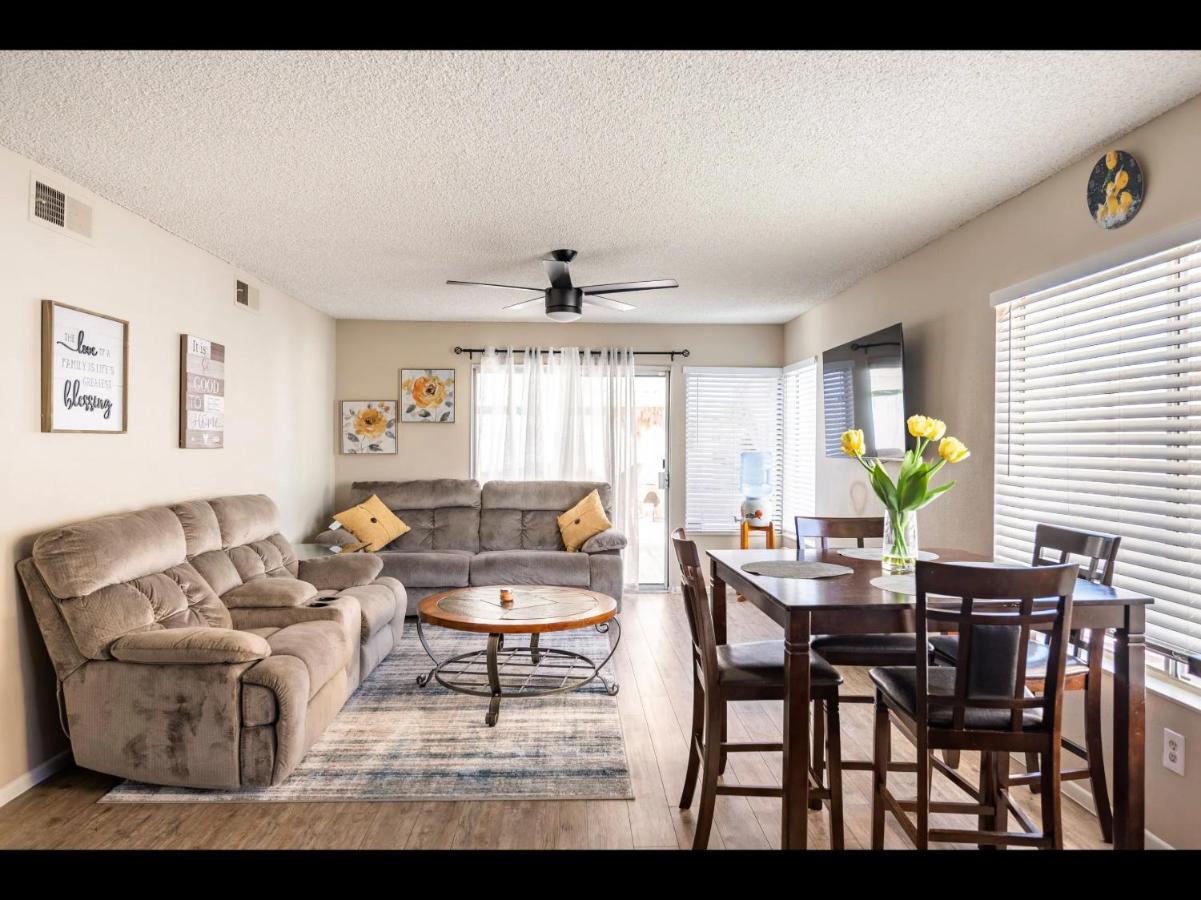 4 bed 2 bath Reno with Private Pool - B&B