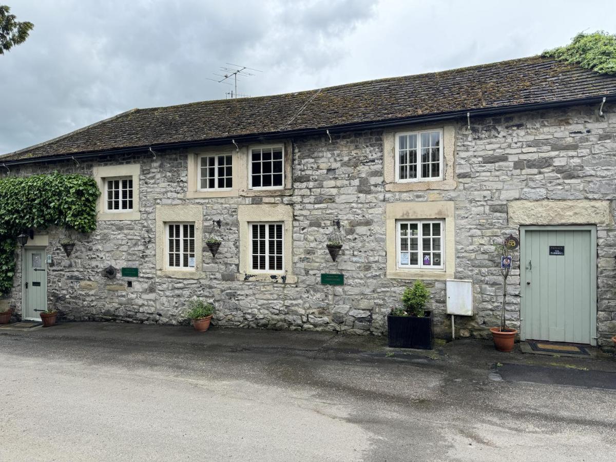 B&B Bakewell - Superbly appointed 300 year old stone cottage - Bed and Breakfast Bakewell