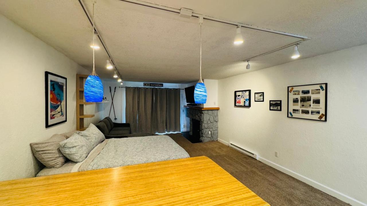 Cute Ski Condo at Base of Mt Alyeska Prime Location - Bed and Breakfast Anchorage