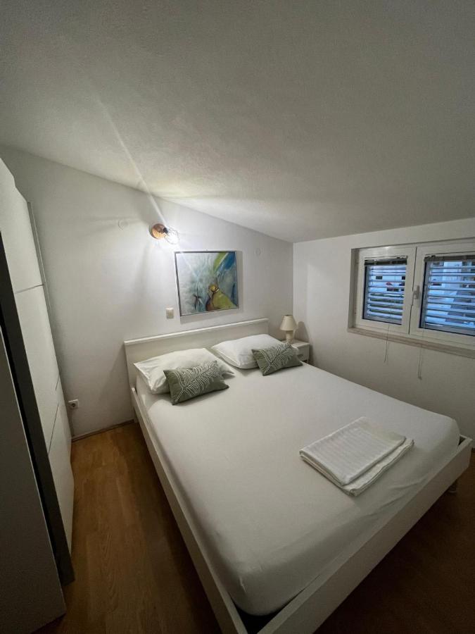 One-Bedroom Apartment - Sea Side